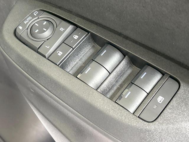 ヤリスクロス ハイブリッドＺ　純正８型ナビ　全周囲カメラ　セーフティセンス　レーダークルーズ　禁煙　ハーフレザー　パワーシート　前席シートヒーター　クリアランスソナー　ＬＥＤヘッド　ブラインドスポットモニター　ステアリングヒーター（50枚目）