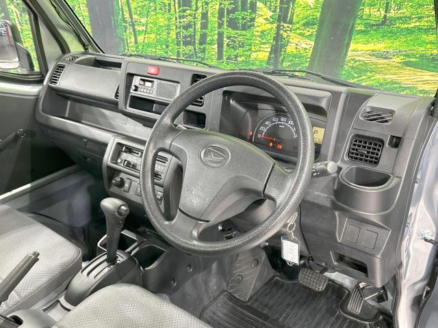 ハイゼットトラック スタンダードＳＡＩＩＩｔ　４ＷＤ　スマートアシスト　禁煙車　車線逸脱防止警報　誤発進抑制制御機能　先行車発進告知機能　盗難防止装置　トラクションコントロール　ＡＭ／ＦＭ　バニティミラー　サンバイザー　パワーステアリング（8枚目）