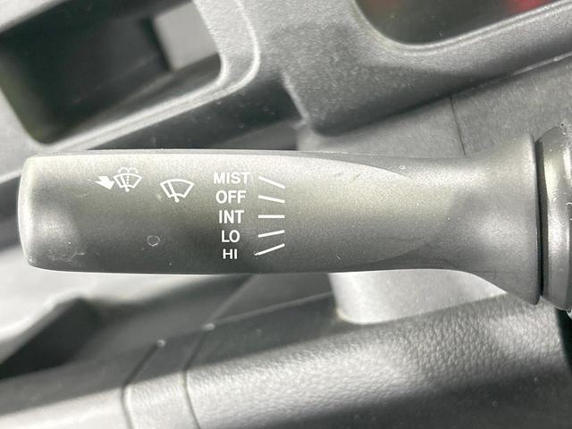 ハイゼットトラック スタンダードＳＡＩＩＩｔ　４ＷＤ　スマートアシスト　禁煙車　車線逸脱防止警報　誤発進抑制制御機能　先行車発進告知機能　盗難防止装置　トラクションコントロール　ＡＭ／ＦＭ　バニティミラー　サンバイザー　パワーステアリング（44枚目）