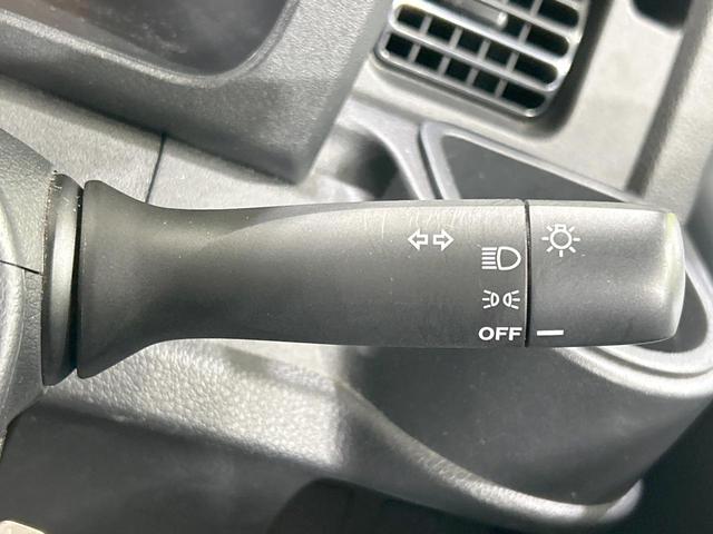 ハイゼットトラック スタンダードＳＡＩＩＩｔ　４ＷＤ　スマートアシスト　禁煙車　車線逸脱防止警報　誤発進抑制制御機能　先行車発進告知機能　盗難防止装置　トラクションコントロール　ＡＭ／ＦＭ　バニティミラー　サンバイザー　パワーステアリング（45枚目）
