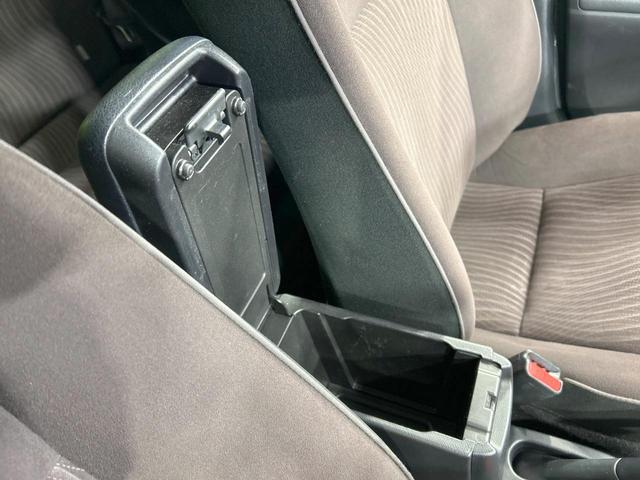 アクア Ｇ　ＳＤナビ　バックカメラ　クルーズコントロール　禁煙車　スマートキー　ＬＥＤヘッド＆フォグ　オートライト　オートエアコン　ＥＴＣ　Ｂｌｕｅｔｏｏｔｈ接続　純正革巻きステアリング　ＣＤ／ＤＶＤ再生（42枚目）