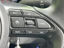 ヤリス ハイブリッドX バックカメラ セーフティセンス レーダークルーズ 禁煙車 Bluetooth再生 ETC2.0 純正ディスプレイ キーレスエントリー オートエアコン オートライト 電動格納ミラー 車線逸脱警報(5枚目)