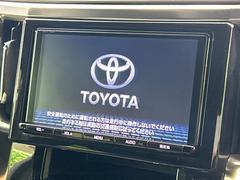 【両側スライドドア】駐車場で隣の車との間隔が狭く乗りにくい時、スライドドアなら安心！ドアオープン時も幅を取らず、開口部が広いので乗り降りがとっても簡単です。大きな荷物の出し入れも後席から可能♪ 5