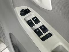 【電動格納ミラー】サイドミラーは電動格納式となっており、狭い駐車場でもキズがつくリスクを抑えられます。 5