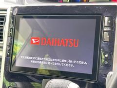 【純正８型ナビ】人気の純正ナビを装備しております。ナビの使いやすさはもちろん、オーディオ機能も充実！キャンプや旅行はもちろん、通勤や買い物など普段のドライブも楽しくなるはず♪ 3