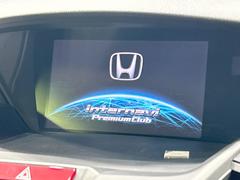 【メーカー純正ナビ】インテリアに溶け込むスタイリッシュな「専用設計」メーカーナビを装備♪視認性や操作性など基本性能にも優れ、より上質なカーライフをお楽しみいただけます。 3