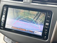 【バックカメラ】駐車時に後方がリアルタイム映像で確認できます。大型商業施設や立体駐車場での駐車時や、夜間のバック時に大活躍！運転スキルに関わらず、今や必須となった装備のひとつです！ 4