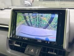 【バックカメラ】駐車時に後方がリアルタイム映像で確認できます。大型商業施設や立体駐車場での駐車時や、夜間のバック時に大活躍！運転スキルに関わらず、今や必須となった装備のひとつです！ 4