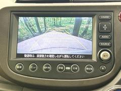 【バックカメラ】駐車時に後方がリアルタイム映像で確認できます。大型商業施設や立体駐車場での駐車時や、夜間のバック時に大活躍！運転スキルに関わらず、今や必須となった装備のひとつです！ 4