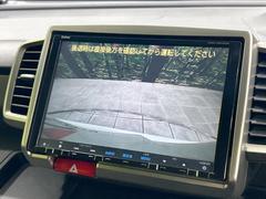 【バックカメラ】駐車時に後方がリアルタイム映像で確認できます。大型商業施設や立体駐車場での駐車時や、夜間のバック時に大活躍！運転スキルに関わらず、今や必須となった装備のひとつです！ 5