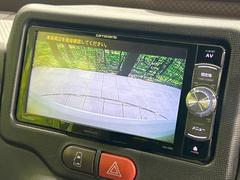 【バックカメラ】駐車時に後方がリアルタイム映像で確認できます。大型商業施設や立体駐車場での駐車時や、夜間のバック時に大活躍！運転スキルに関わらず、今や必須となった装備のひとつです！ 5