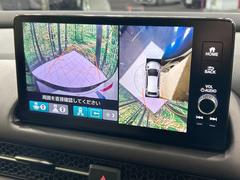 【マルチビューカメラシステム】専用のカメラにより、上から見下ろしたような視点で３６０度クルマの周囲を確認することができます☆死角部分も確認しやすく、狭い場所での切り返しや駐車もスムーズに行えます。 4