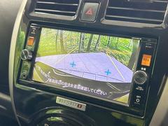 【バックカメラ】駐車時に後方がリアルタイム映像で確認できます。大型商業施設や立体駐車場での駐車時や、夜間のバック時に大活躍！運転スキルに関わらず、今や必須となった装備のひとつです！ 4
