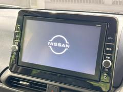 【純正ナビ】人気の純正ナビを装備。オーディオ機能も充実しており、Ｂｌｕｅｔｏｏｔｈ接続すればお持ちのスマホやＭＰ３プレイヤーの音楽を再生可能！毎日の運転がさらに楽しくなります！！ 3