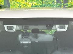 【アイサイトコアテクノロジー】前方の車両等を検知し、衝突しそうな時は警報で注意を促し、ブレーキを踏む力をサポート。ブレーキを踏めなかった場合は衝突被害軽減ブレーキが作動、衝突回避をサポートします。 5