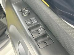 【電動格納ミラー】サイドミラーは電動格納式となっており、狭い駐車場でもキズがつくリスクを抑えられます。 7