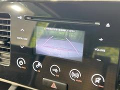 【バックカメラ】駐車時に後方がリアルタイム映像で確認できます。大型商業施設や立体駐車場での駐車時や、夜間のバック時に大活躍！運転スキルに関わらず、今や必須となった装備のひとつです！ 3