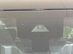 【セーフティアシスト】フロントカメラで前方の車両や歩行者を検知。衝突しそうな時は衝突被害軽減ブレーキが作動、衝突回避をサポート。より安全にドライブをお楽しみいただけます。 5