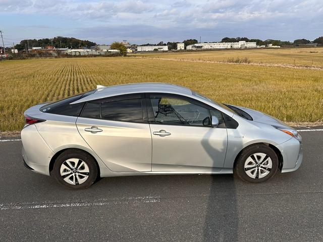 プリウス Ａ　平成２８年９月登録走行２５８２３ｋｍ型式ＤＡＡ－ＺＶＷ５１純正９インチナビフルセグテレビバックモニタークリアランストヨタセーフティセンス車検２０２７年９月色シルバーガソリン車（ＨＶ）５人乗り（7枚目）