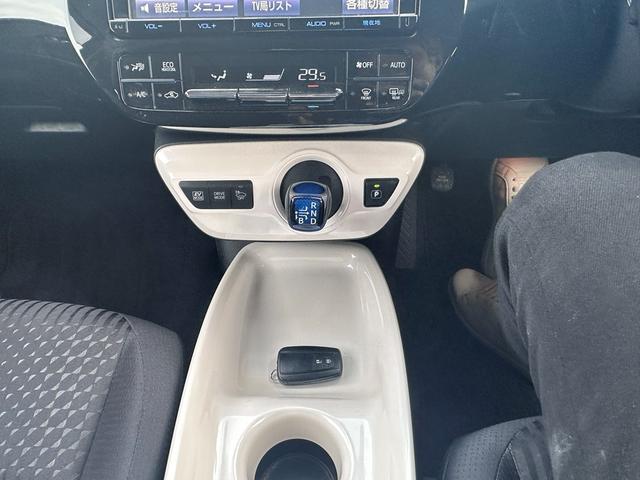 プリウス Ａ　平成２８年９月登録走行２５８２３ｋｍ型式ＤＡＡ－ＺＶＷ５１純正９インチナビフルセグテレビバックモニタークリアランストヨタセーフティセンス車検２０２７年９月色シルバーガソリン車（ＨＶ）５人乗り（10枚目）