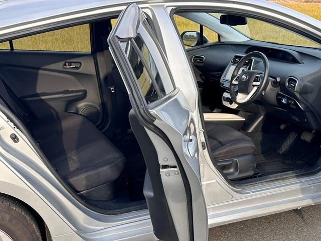 プリウス Ａ　平成２８年９月登録走行２５８２３ｋｍ型式ＤＡＡ－ＺＶＷ５１純正９インチナビフルセグテレビバックモニタークリアランストヨタセーフティセンス車検２０２７年９月色シルバーガソリン車（ＨＶ）５人乗り（20枚目）