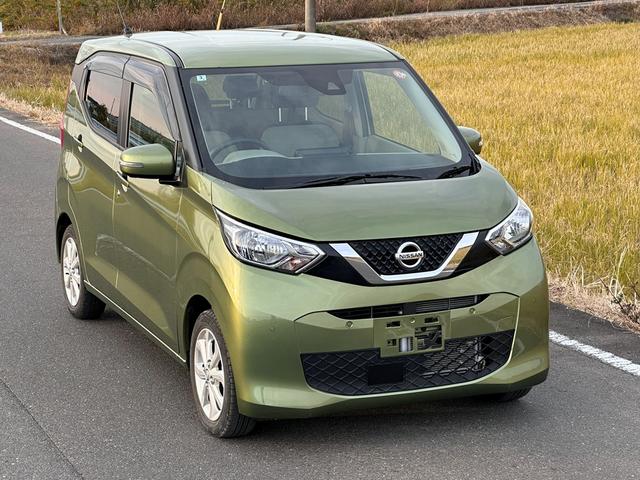 デイズ Ｘ　車検２０２７年１１月エマージェンシーブレーキアイドリングストップアラウンドビューモニタープッシュスタートスマートキー色グリーンガソリン車４人乗り（2枚目）