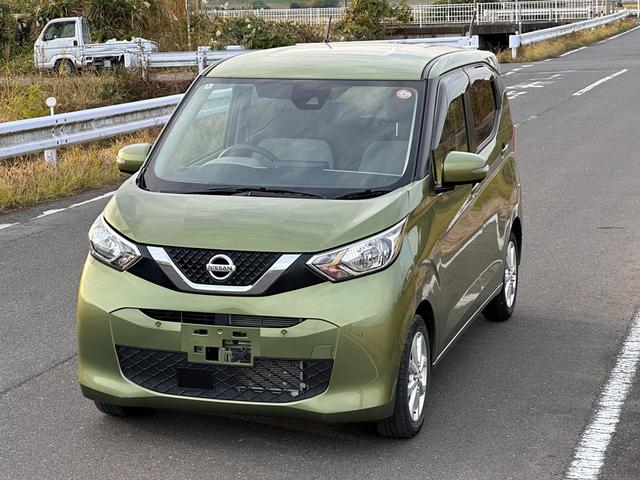 デイズ Ｘ　車検２０２７年１１月エマージェンシーブレーキアイドリングストップアラウンドビューモニタープッシュスタートスマートキー色グリーンガソリン車４人乗り（3枚目）