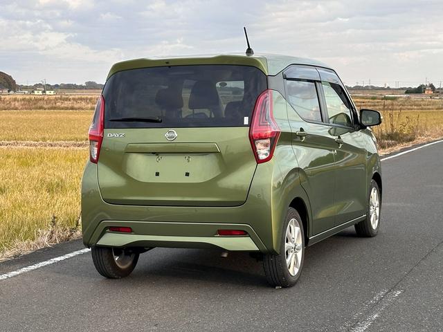 デイズ Ｘ　車検２０２７年１１月エマージェンシーブレーキアイドリングストップアラウンドビューモニタープッシュスタートスマートキー色グリーンガソリン車４人乗り（4枚目）