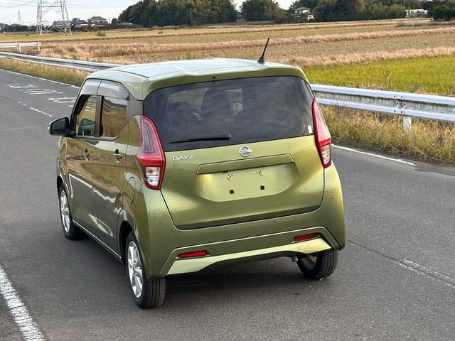 デイズ Ｘ　車検２０２７年１１月エマージェンシーブレーキアイドリングストップアラウンドビューモニタープッシュスタートスマートキー色グリーンガソリン車４人乗り（5枚目）