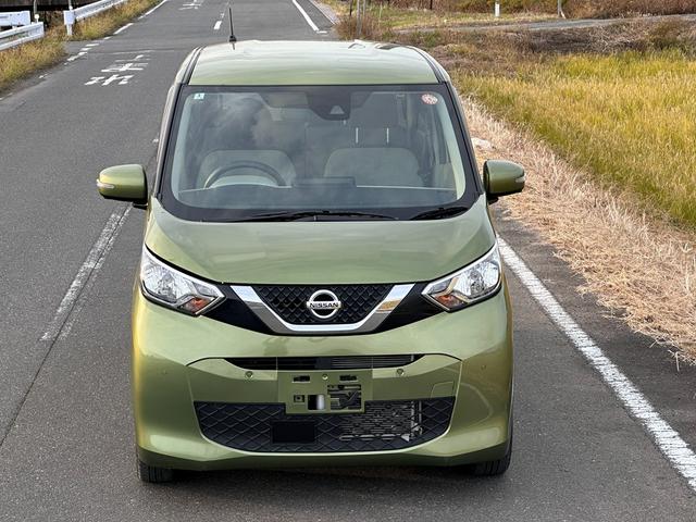 デイズ Ｘ　車検２０２７年１１月エマージェンシーブレーキアイドリングストップアラウンドビューモニタープッシュスタートスマートキー色グリーンガソリン車４人乗り（8枚目）