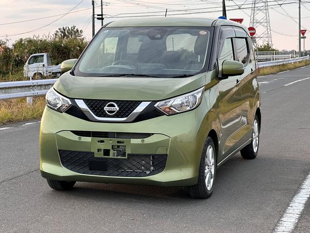 デイズ Ｘ　車検２０２７年１１月エマージェンシーブレーキアイドリングストップアラウンドビューモニタープッシュスタートスマートキー色グリーンガソリン車４人乗り（11枚目）