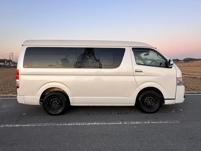 ハイエースワゴン スーパーロング　ハイエースワゴン年式：平成２６年２月登録走行２４９３３６ｋｍ車検Ｒ９年２月色白ハンドル右１０人乗り長い車検フリップダウンモニター純正ナビテレビあり車内綺麗です禁煙車ペット歴なし（9枚目）