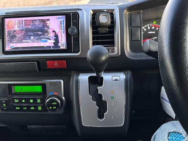 ハイエースワゴン スーパーロング　ハイエースワゴン年式：平成２６年２月登録走行２４９３３６ｋｍ車検Ｒ９年２月色白ハンドル右１０人乗り長い車検フリップダウンモニター純正ナビテレビあり車内綺麗です禁煙車ペット歴なし（10枚目）