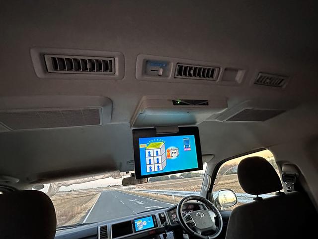 ハイエースワゴン スーパーロング　ハイエースワゴン年式：平成２６年２月登録走行２４９３３６ｋｍ車検Ｒ９年２月色白ハンドル右１０人乗り長い車検フリップダウンモニター純正ナビテレビあり車内綺麗です禁煙車ペット歴なし（11枚目）