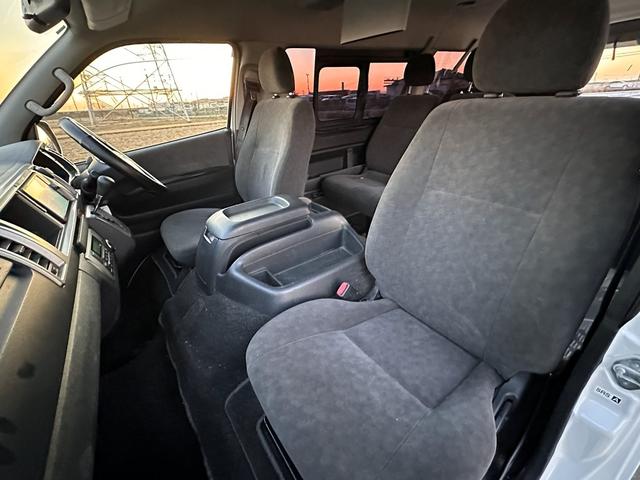 ハイエースワゴン スーパーロング　ハイエースワゴン年式：平成２６年２月登録走行２４９３３６ｋｍ車検Ｒ９年２月色白ハンドル右１０人乗り長い車検フリップダウンモニター純正ナビテレビあり車内綺麗です禁煙車ペット歴なし（19枚目）