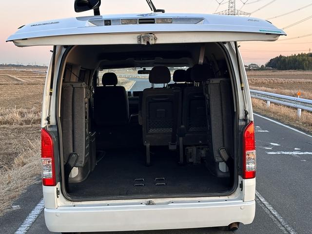 ハイエースワゴン スーパーロング　ハイエースワゴン年式：平成２６年２月登録走行２４９３３６ｋｍ車検Ｒ９年２月色白ハンドル右１０人乗り長い車検フリップダウンモニター純正ナビテレビあり車内綺麗です禁煙車ペット歴なし（25枚目）