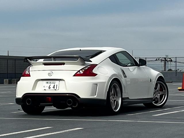 フェアレディZ ニスモ 6MT 専用チューニングコンピューター 専用ハーフレザーシート スマートキー・プッシュスタート WORK19インチアルミ(6枚目)