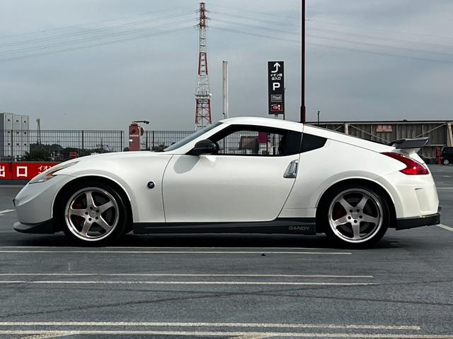 フェアレディZ ニスモ 6MT 専用チューニングコンピューター 専用ハーフレザーシート スマートキー・プッシュスタート WORK19インチアルミ(11枚目)