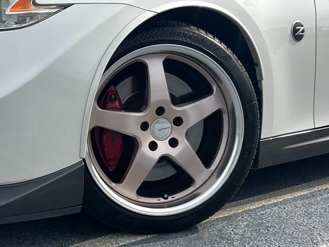 フェアレディZ ニスモ 6MT 専用チューニングコンピューター 専用ハーフレザーシート スマートキー・プッシュスタート WORK19インチアルミ(12枚目)