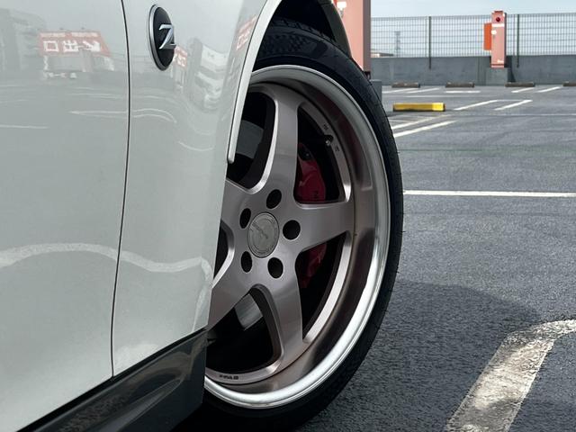 フェアレディZ ニスモ 6MT 専用チューニングコンピューター 専用ハーフレザーシート スマートキー・プッシュスタート WORK19インチアルミ(15枚目)