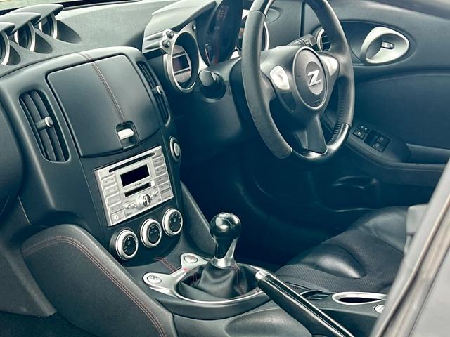 フェアレディZ ニスモ 6MT 専用チューニングコンピューター 専用ハーフレザーシート スマートキー・プッシュスタート WORK19インチアルミ(16枚目)