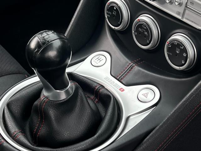 フェアレディZ ニスモ 6MT 専用チューニングコンピューター 専用ハーフレザーシート スマートキー・プッシュスタート WORK19インチアルミ(17枚目)