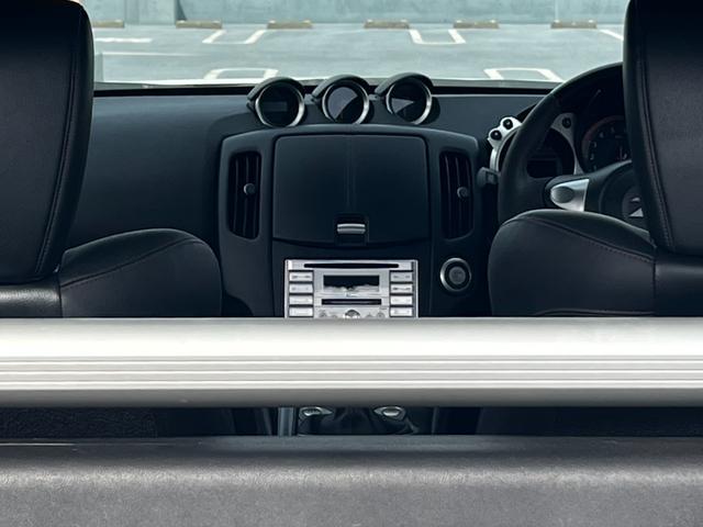 フェアレディZ ニスモ 6MT 専用チューニングコンピューター 専用ハーフレザーシート スマートキー・プッシュスタート WORK19インチアルミ(26枚目)