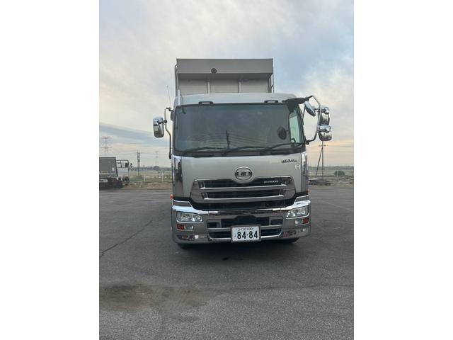 クオン カスタム 積載量10トン トラック ダンプ 後輪ダブル ETC ナビ エアコン パワーウィンドウ 運転席エアバッグ(2枚目)