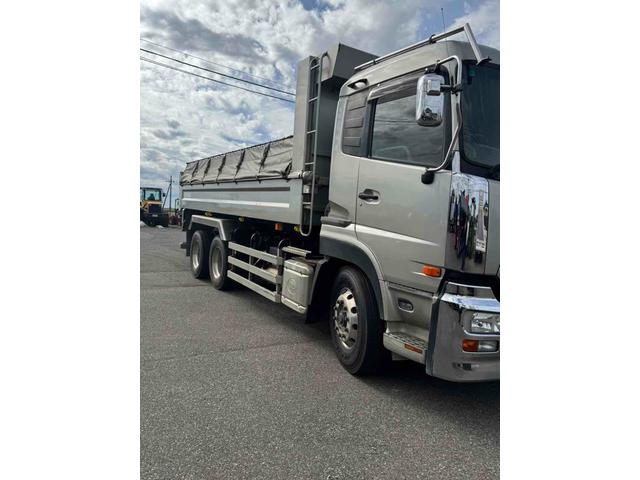 クオン カスタム 積載量10トン トラック ダンプ 後輪ダブル ETC ナビ エアコン パワーウィンドウ 運転席エアバッグ(7枚目)