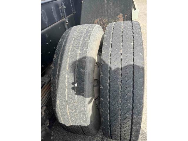 クオン カスタム 積載量10トン トラック ダンプ 後輪ダブル ETC ナビ エアコン パワーウィンドウ 運転席エアバッグ(8枚目)