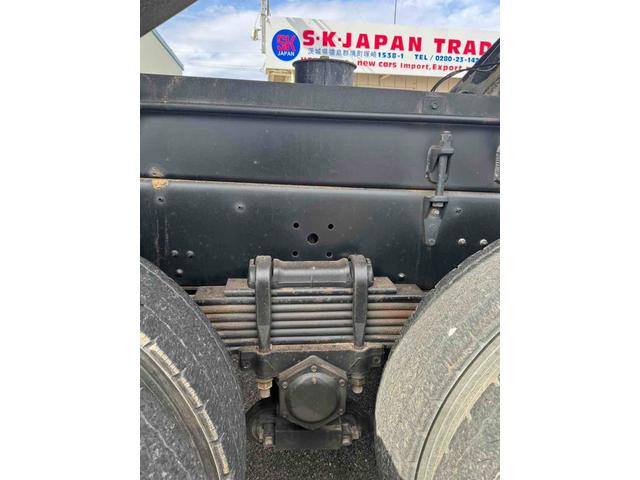 クオン カスタム 積載量10トン トラック ダンプ 後輪ダブル ETC ナビ エアコン パワーウィンドウ 運転席エアバッグ(12枚目)