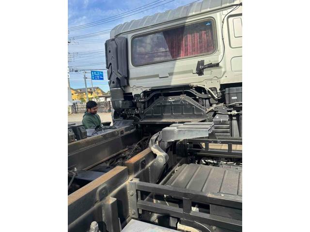 クオン カスタム 積載量10トン トラック ダンプ 後輪ダブル ETC ナビ エアコン パワーウィンドウ 運転席エアバッグ(15枚目)