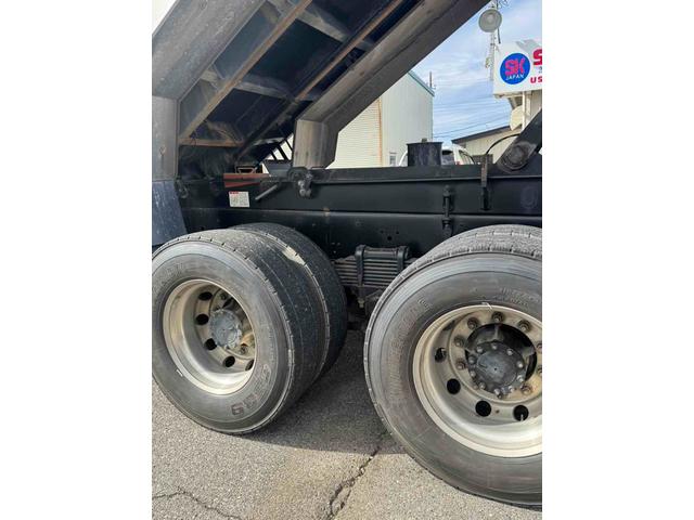 クオン カスタム 積載量10トン トラック ダンプ 後輪ダブル ETC ナビ エアコン パワーウィンドウ 運転席エアバッグ(19枚目)