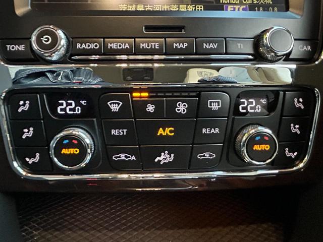 Ｖ８　Ｖ８／左ハンドル／白革／禁煙車／ロワリングキット／純正２１インチＡＷ／Ｂｌｕｅｔｏｏｔｈ（社外）／ＥＴＣ／バックカメラ／サンルーフ／カーテシーランプ／パワートランク／タービン・ウォーターポンプ交換済(38枚目)